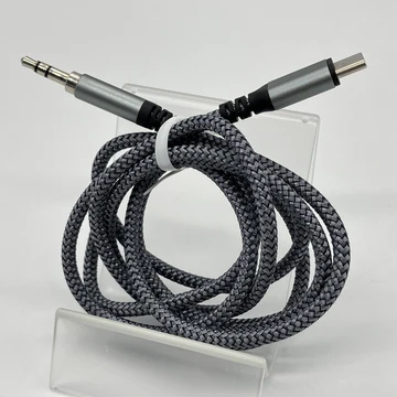 USB-C to 3.5mm AUXケーブル USB-C to 3.5mm AUXケーブル